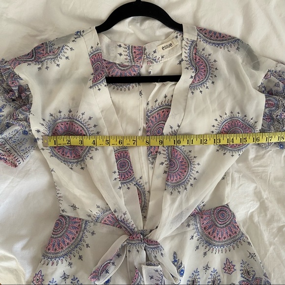 Floral White Flowy Romper - Essue Size Small - Picture 10 of 11
